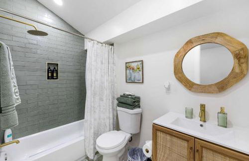 Family Retreat Near Disneyland & Downtown LA 4BR - Foto 22