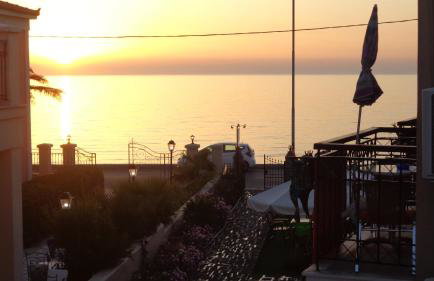 Niki Studios Sea - Front - Photo 27