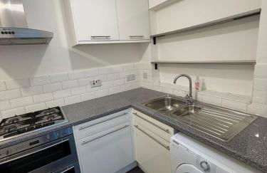 Modern 5 Bedroom Home in Solihull - Entire House - Garden - Contractors - Relocators - Family - NEC - BHX -Sleeps 9 - Foto 18