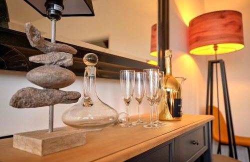 La Villa en Loire, avec Jacuzzi 6 places, Piscine chauffée, boulodrome, salle de jeu, 6 Chambres, vue Loire, 350M2 - Foto 25