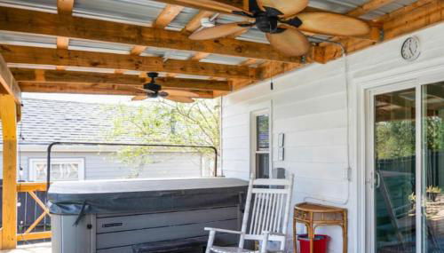 Quaint Cottage in heart of LYH - POOL with HOT TUB! - Foto 3