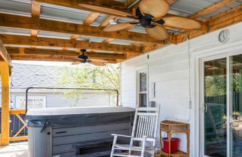 Quaint Cottage in heart of LYH - POOL with HOT TUB! - Foto 3