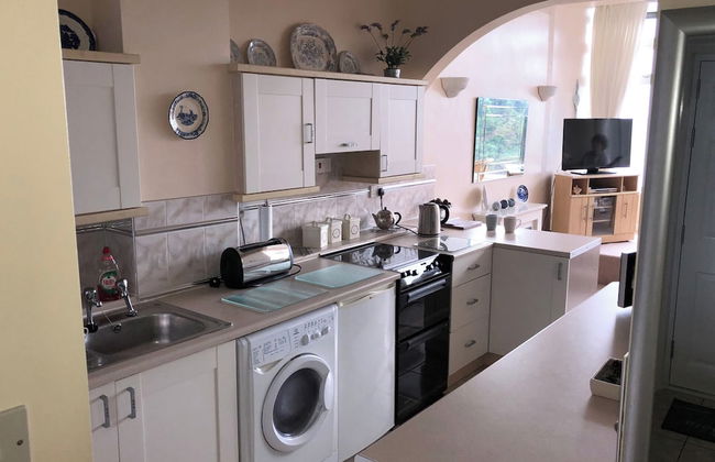 Stunning Beach Front Apartment in Caswell Swansea - Photo 4