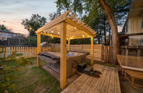 Hottub, Pool Table, Basketball, Firepit, Sleeps 8 - Photo 70