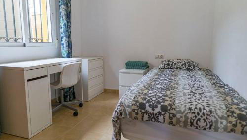 Beautiful 3 Bed Townhouse with landscaped communal pool area - Foto 2