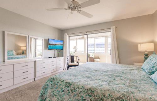 1055-607 Pond View High Rise with Remodeled Kitchen - Foto 26
