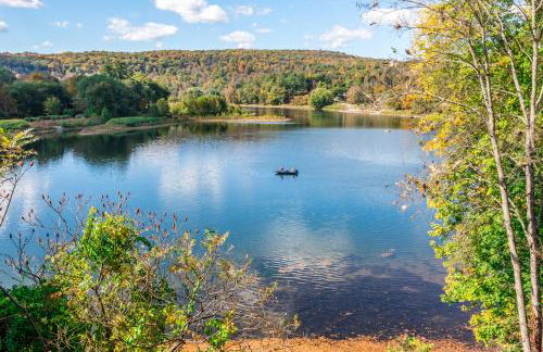 Catskills Delaware River Modern Colonial Getaway - Foto 48