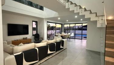 Villa R&M with Pool and Jacuzzi - Photo 2