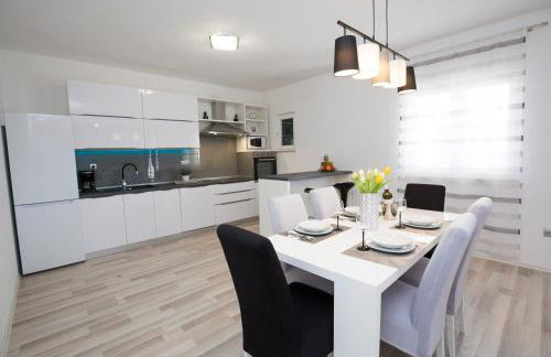 Holiday House M&A&K with swimming pool - Foto 33