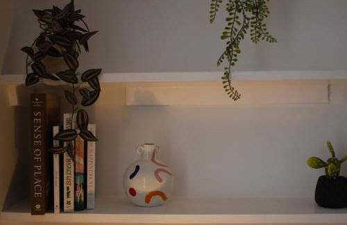 Characterful Cottage - Sleeps 6 - Parking - High Street - Photo 16