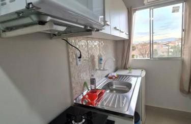 Kitnet310 centro, linda vista janela,tv smart, ar - Foto 7