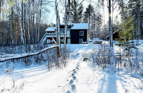 Outstanding Retreat with Dock, Game Space and Lake Views in Wisconsin - Foto 31