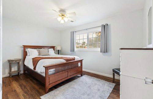 O-Side Beach Bungalow with Jaccuzi Blocks to beach - Photo 2