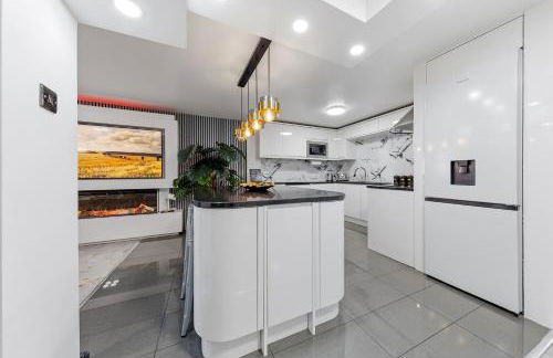 New Modern Hybrid 4 Bedrooms 7 Bed apartment 12 guest capacity - Foto 14