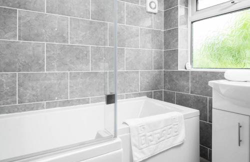 Stylish 3 Bedroom House - Pool & Tennis Table - Garden - Off Street Parking 782S - Foto 27