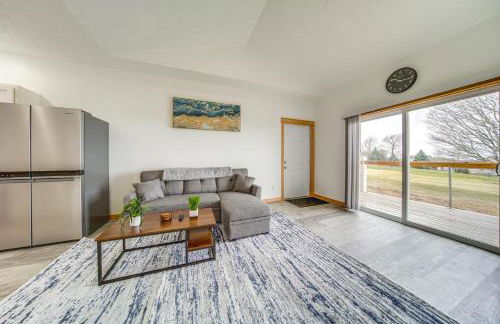 Balcony and Golf Course View Quiet Erie Getaway - Foto 6