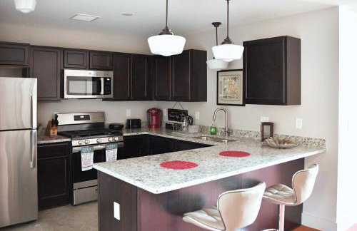 Downtown Aurora River Facing Gem - Foto 1