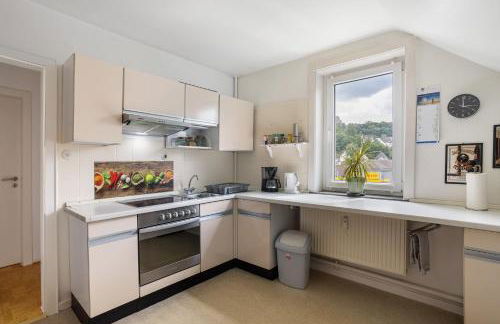 Schöne Dachgeschoss Wohnung - Foto 9