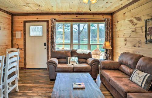 10 Mi to Drive-In Lakefront Trenton Cabin! - Foto 3