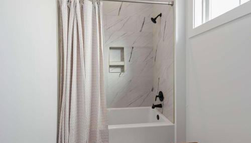 New cottage near Sports Complex with King Beds - Foto 1