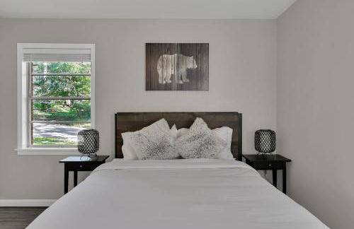 The Huge Home I Next 2 SHSU I Sleeps 16 I PingPong - Foto 24