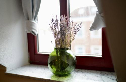 EDLER WOHNRAUM Noble Stadtoase mit Boxspringbett, Kaffeevollautomat & Parkplatz - Foto 14