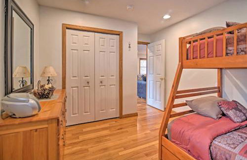 Riverfront Elkins Home with Fireplace and Deck! - Foto 19