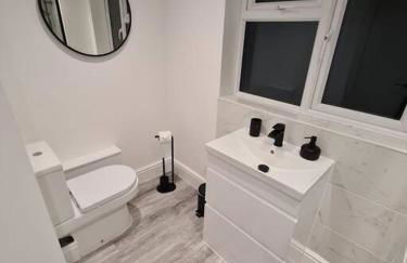 Modern Ground Floor Garden Apartment With Parking - Foto 9