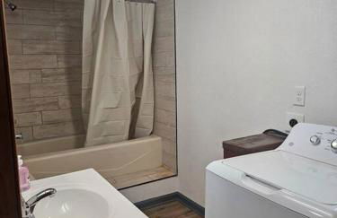 Spacious Duplex by Fairgrounds & Downtown with Fire Pit - Foto 14