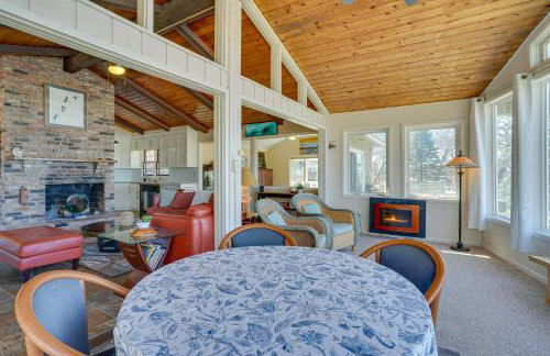 Cedar Lake Retreat with Boathouse and Dock! - Foto 6