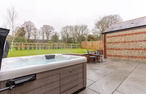 The Old Coach House - Hot Tub - Dorset - Photo 23