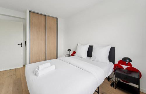 Chic house with a master suite, parking, terrace, and garden - Foto 5