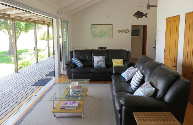 Beachfront Getaway - Foto 20