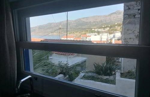 Γκαρσονιέρα δίπλα στην θάλασσα κ θέα στο λιμανι - Photo 1