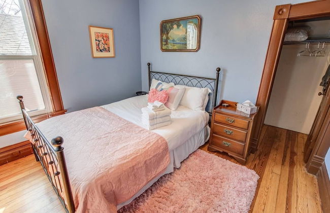 Downtown 1900 Classic 3 Bedroom Value - Photo 8