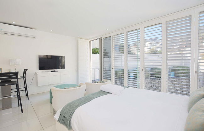Villa Bleu Blanc in Camps Bay With Pool and Views - Foto 23