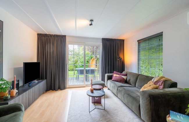 Luxury Chalet in Stegeren, Beautiful Surroundings - Photo 12