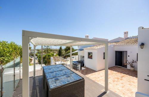 CoolHouses Algarve, Luz, 3 Bed villa, 1 bed studio, heated pool & jacuzzi, sea views, Casa Pequena - Foto 33
