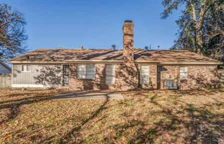 Mins from Parks Hiking & Dining- Brick Bungalow - Foto 31