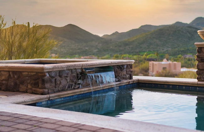 Sunbeam by Avantstay Elegant, Private Desert Home w/ Infinity Pool, Spa & View - Foto 4