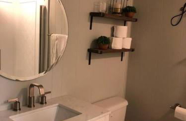 Cozy Cottage w Hot Tub, 5 min walk to Main St - Foto 30