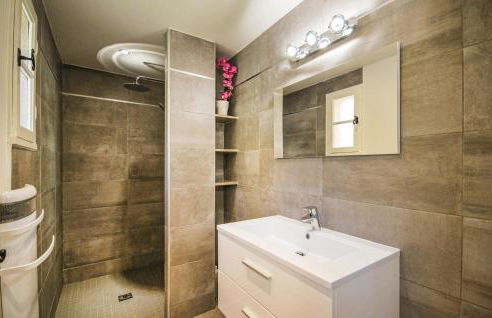 Nice Home In Ste-Anastasie-Sissole - Photo 32