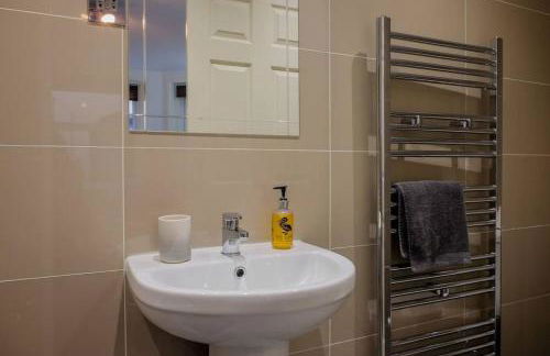 Spacious two bedroom, two bathroom Beach Nest with garden - Foto 33