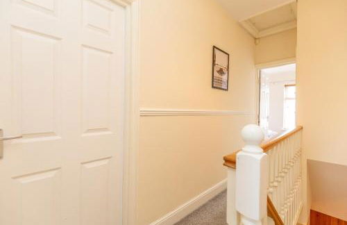 Newcombe - Sleeps Up to 8 - Close to Northampton Town Centre & Train Station - Fast Wifi, Free Parking, SmartTV with Netflix by Centro Stays - Foto 13