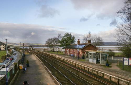 Time and Tide - Photo 32