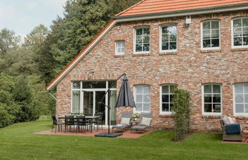 Forestry Chic Flat With Lake And Forest View - Photo 16