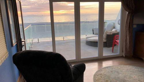 Beautiful Ocean Front Coastal Sunset Beach House - Foto 4