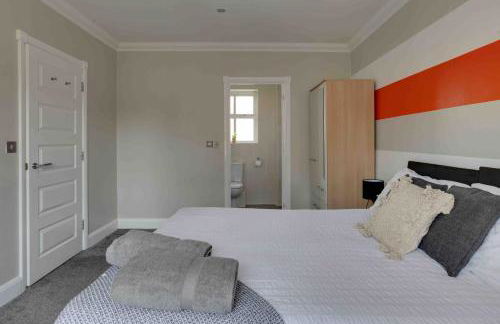 Elizabeth II Five Bedroom Spacious Home - Foto 43