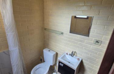 Flat com 2 quartos 2 banh AR e uma vista espetacular na área central de GV com cozinha completa-Bom p grupos ou familias ou empresas - Foto 24