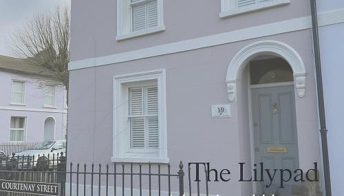 The Lily Pad - Boutique Townhouse, a short walk to Town Center and Racecourse - Foto 3